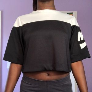 NIKE CROP TOP